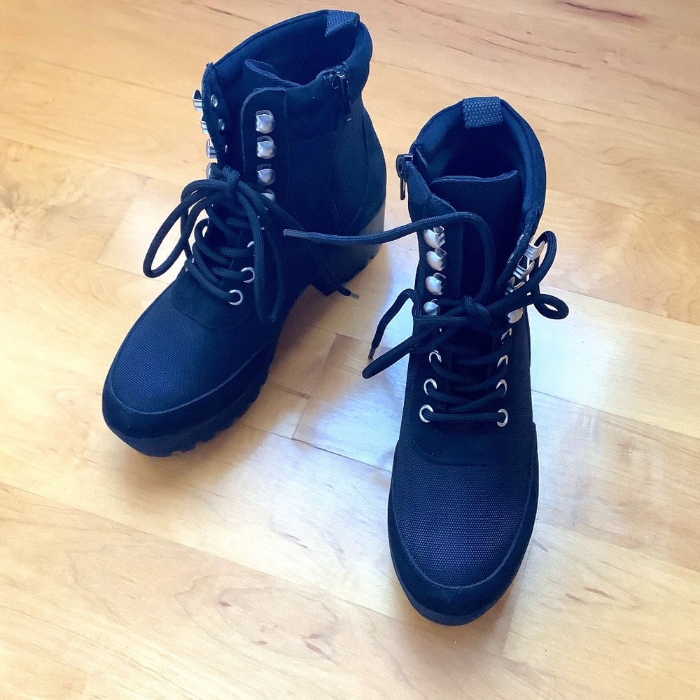 New AQUA (Bloomingdale’s) black ankle boots - NWOT